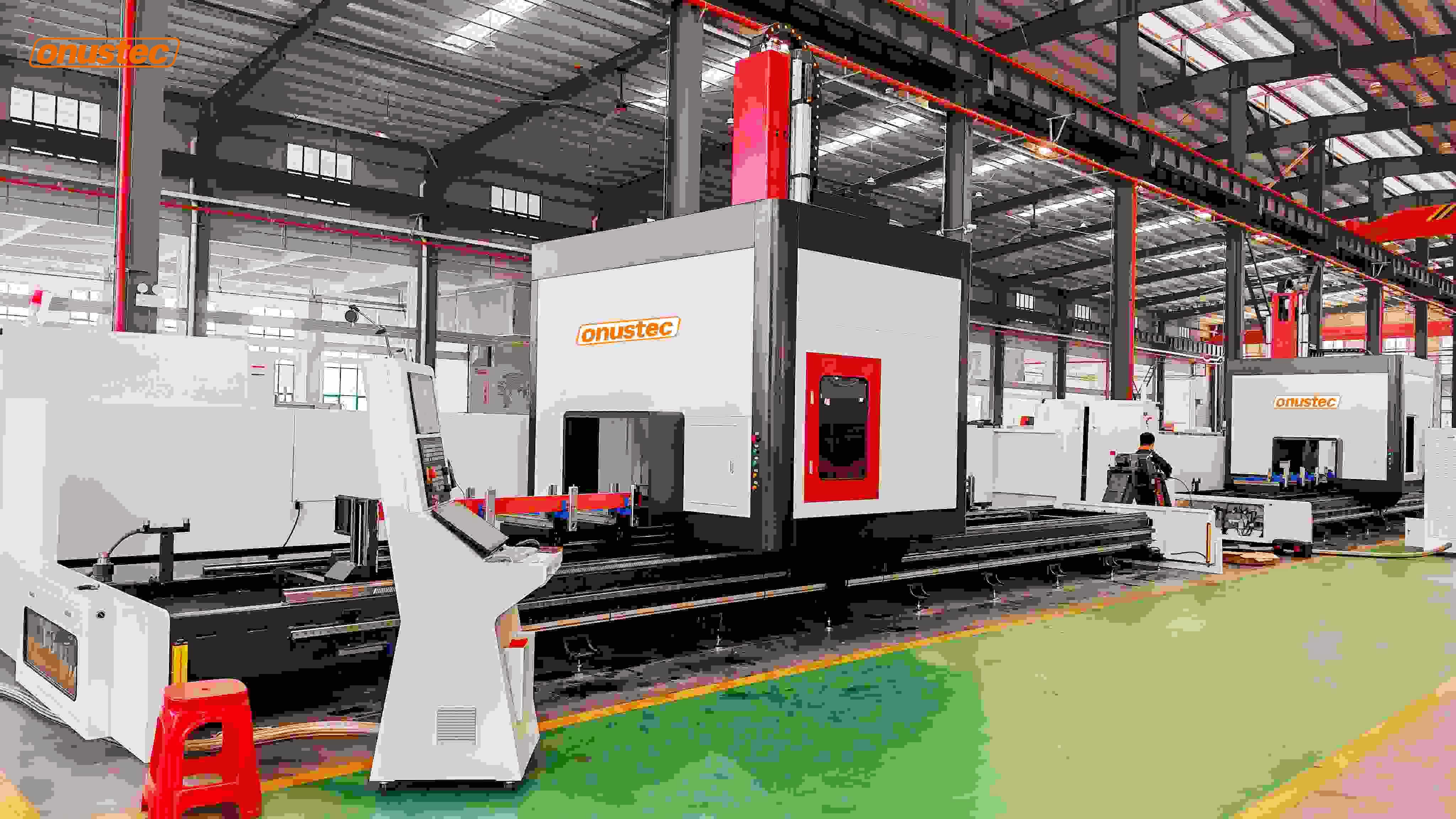 Onustec 5-Axis CNC Machining Center 1 Centre d'usinage CNC Onustec 5 axes 1