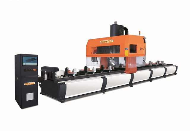 Centre d\'usinage de profils CNC 4 axes haut de gamme Onustec