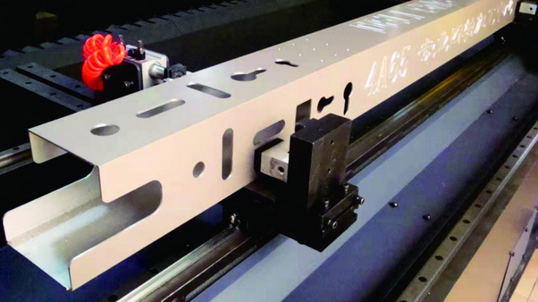 Que faut-il considérer avant d'acheter un centre d'usinage de profilés ?