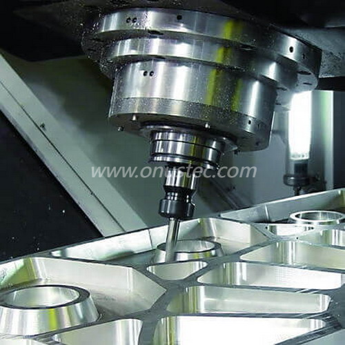 Centre d'usinage de profilés CNC en aluminium à 5 axes