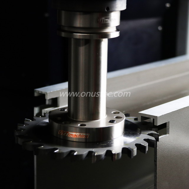 Fonctionnement de la fraiseuse CNC &agrave; profil en aluminium &agrave; 3 axes