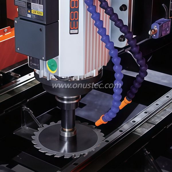 Centre d'usinage de profil CNC &agrave; portique industriel professionnel en aluminium &agrave; 4 axes