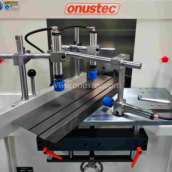 Fraiseuse en bout multi-angle pour fa&ccedil;ade en aluminium
