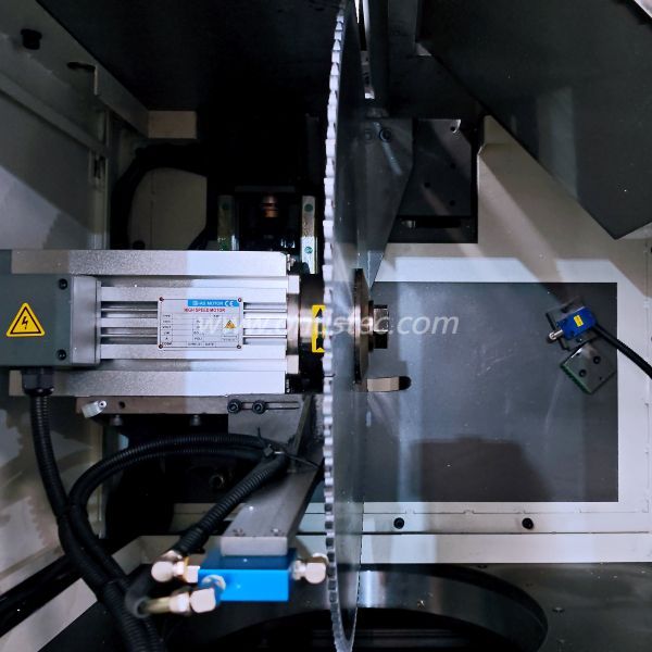 Scie &agrave; onglet double CNC pour mur-rideau de fa&ccedil;ade &agrave; 5 axes